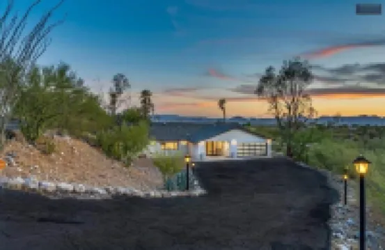 Skyline: 5 bed/6 bath, amazing views, tennis & basketball courts, pool, hot tub