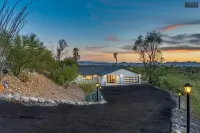 Skyline: 5 bed/6 bath, amazing views, tennis & basketball courts, pool, hot tub