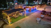 Wixky Hotel Hotels near Wat Lam Pupan