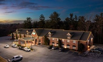 Mountain Inn & Suites Flat Rock