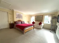 Bryncoch Hotels in Llanelli