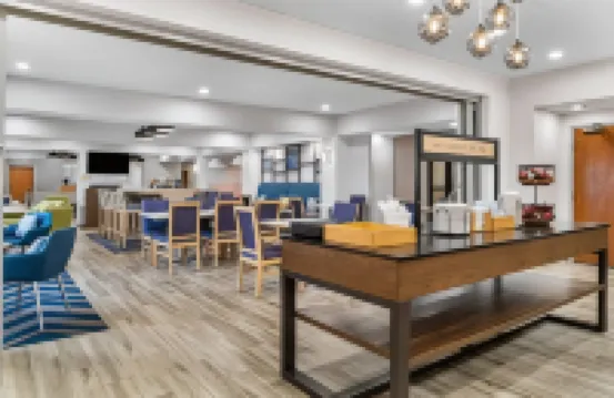 햄프턴 인 디트로이트/오번 힐-노스