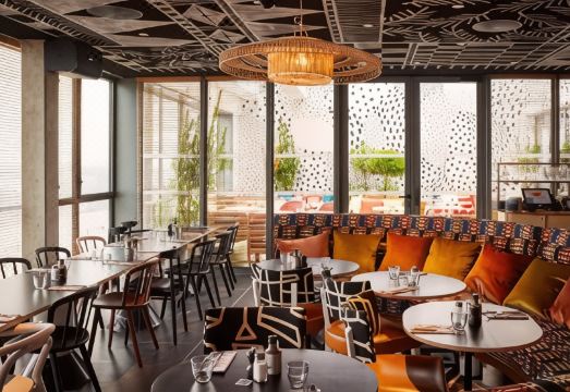 마마 쉘터 파리 라 데펜스의 호텔 내부 디자인