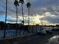 Super 8 by Wyndham Mesa Downtown Near Convention Center - parking