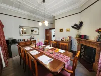 The Fern & Thistle Luxury Accommodation- Drinks, Hotpool, Sauna - Homestays
