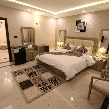 Safari Club 4