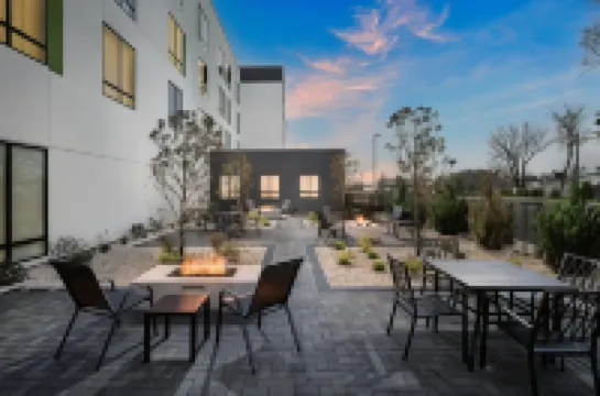 Courtyard New Castle Hotels in 