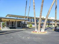 Motel 6 San Diego, CA - Airport - Harbor Hotels near San Diego International Airport