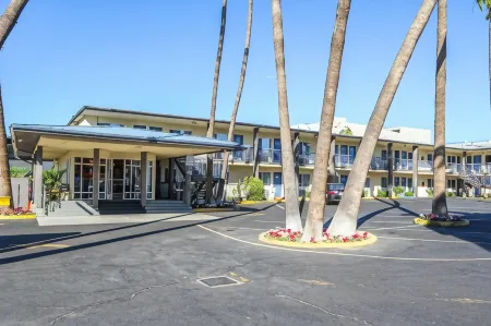 Motel 6 San Diego, CA - Airport - Harbor Отели рядом с достопримечательностью «Морской музей Сан-Диего»