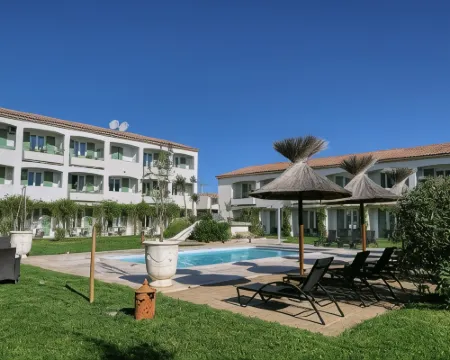 โลจิส โรงแรม เล โรแดง โรงแรมในอาร์ล