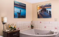 Days Inn by Wyndham Stuart, FL - Hot Tub