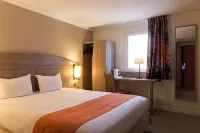 The Originals City, Hôtel le Gayant, Douai Hotels in Estrees