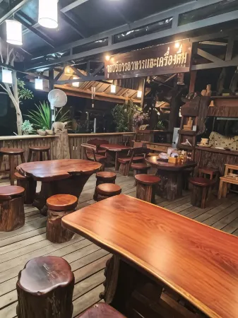 Suk Sabai Homestay Отели рядом с достопримечательностью «Wat Traphang Tong Lang»