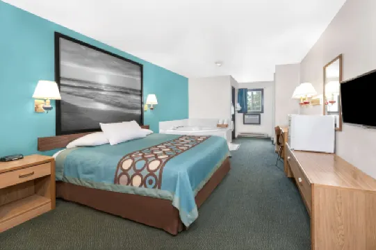 Super 8 by Wyndham Huron Hotels in Huron