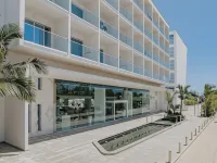 Seasons Hotel (Adults Only)