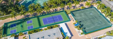 Siesta Key Resort, Private beach, pickle ball & tennis paradise.