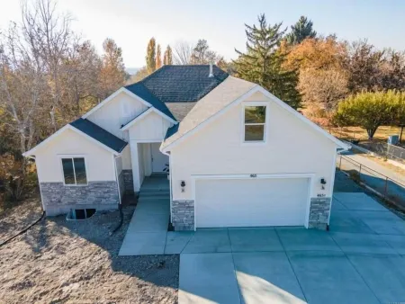 Sophisticated & Charming Guest Apartment Отели в г. Плезант Гров