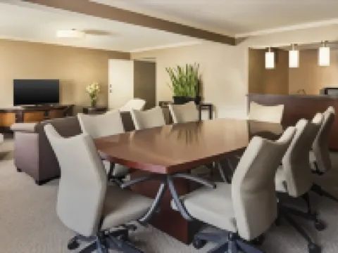 Wyndham Omaha/West Dodge Hotels in Omaha