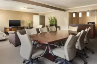 Wyndham Omaha/West Dodge