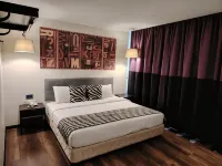 9 Square Hotel - Subang