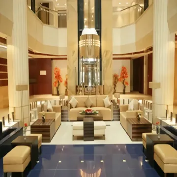 Belvedere Court Hotel Apartments โรงแรมใกล้สถานีเมโทรเอดีซีบี