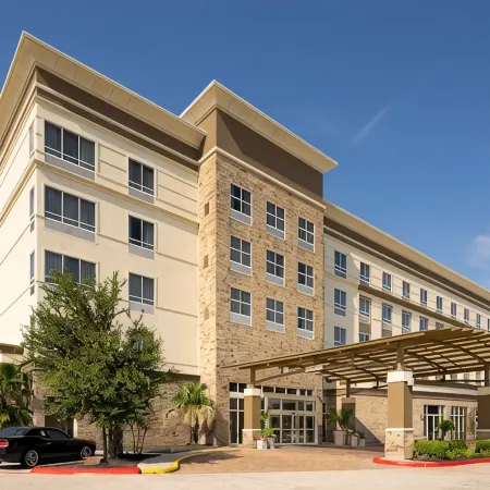 DoubleTree by Hilton Houston Westchase Отели рядом с достопримечательностью «Торговый центр Plazamericas»