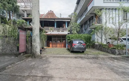 RedDoorz @ Palagan Joglo Sersan Bajuri Отели рядом с достопримечательностью «Amazing Artgames»