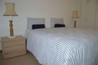 8 Sleeper Kingsize Vacation Home Rental Springside Road, Hillcrest Park, Durban Hotel a Hillcrest