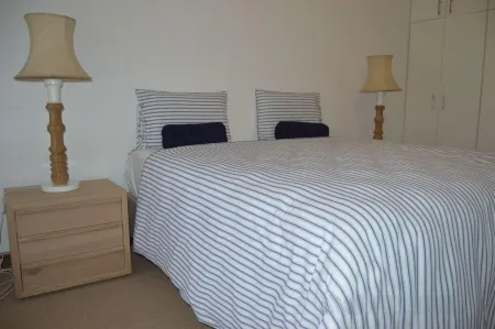 8 Sleeper Kingsize Vacation Home Rental Springside Road, Hillcrest Park, Durban Отели рядом с достопримечательностью «ChiroPlus Waterfall - Dr Brett Allison & Dr Tyron Dicks»