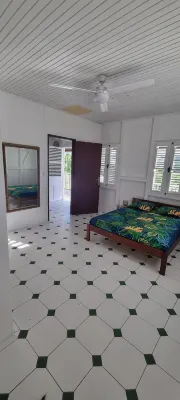 Top of 1-bedroom air-conditioned villa (3min Habitation Clément)