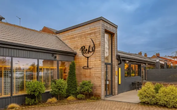 이언 & 스완 호텔  호텔