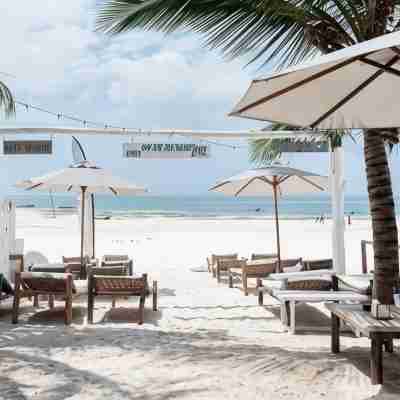 La Base Hotel Fitness & Recreational Facilities