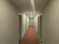 Alxa Zuoqi Zhiqiang Business Hotel - Inns