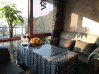 Yanting Yunshang Aduo Self-service Inn