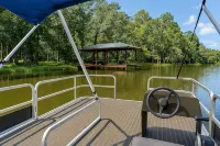 Lake House Retreat-Magical Stay for All Ages-Boats, Firepit, Hammocks and More - Wifi