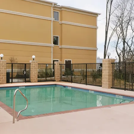 GRANDER INN & SUITES by IHG