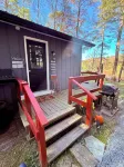 Cozy Roscoe Lakefront Cabin