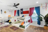 LaTexienda: Newly Renovated, Game Weekend, Firepit, Games