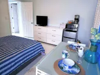 Private Spacious Room in Home, with Pool-The Oasis Room