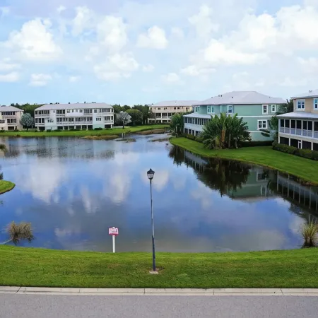 Modern gated renovated 3BR townhome near beaches & Boca G with resort amenities!