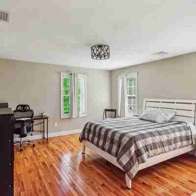 Modern & Charming 3-bedroom house in Worcester. Rooms