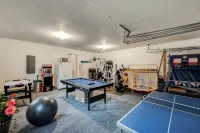 Poconos Idyllic Lakefront House • 12ppl • Gameroom • Hot Tub • Firepit - 4성급