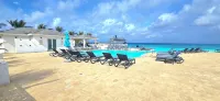"Beachside Retreat" 2 Bedroom / 2 Bath - Pools