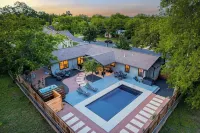Das Weinhaus Pool & Hot Tub - Walk to Main St - 5 stjerner