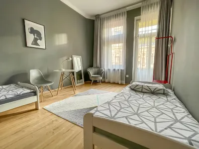 Moon Hostel Warszawa Отели в г. 
