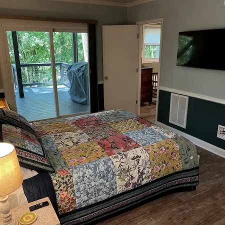 Barren Lake Waterfront Eclectic Cabin - private Dock; 17 miles from Mammoth Cave