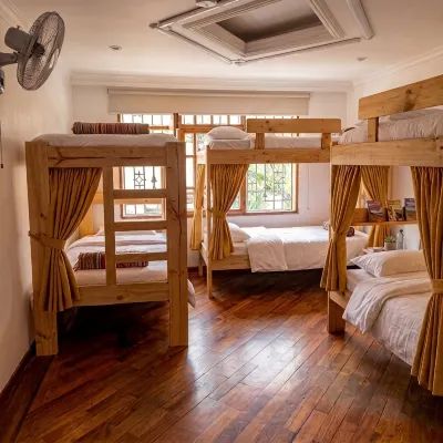 Paisa Hostel Medellín Hoteles cerca de Plaza San Antonio