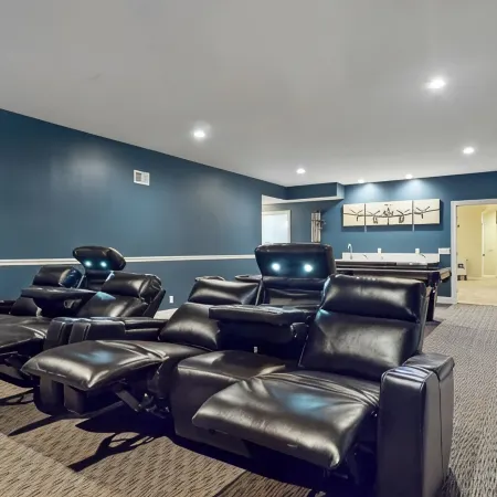 Luxury Estate–Pool, Pool House, Theater, Game Room, Putting Green–Steps to Beach