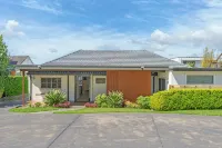 Spacious 4BR Riverfront Getaway in Taren Point - Bungalow