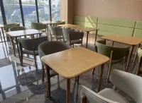 Huazhizhu Xingchen Hotel (Hengyang Station Nanhua University)